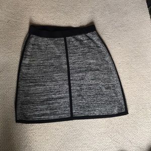 Black and white space dye sweater skirt. Sz M. EUC